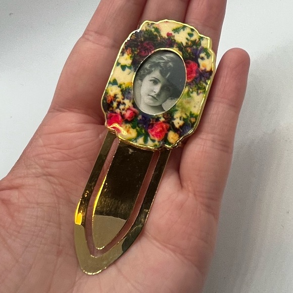 Vintage Floral Photo Frame Bookmark - Picture 4 of 4